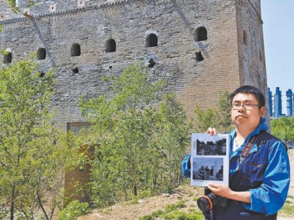 股票配资炒股 两组震撼人心的对比照背后，听障摄影师用影像守护历史真相
