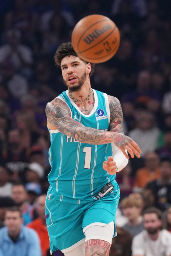 武汉股票配资平台 被打惨了！输31分是黄蜂本赛季最大失利分差